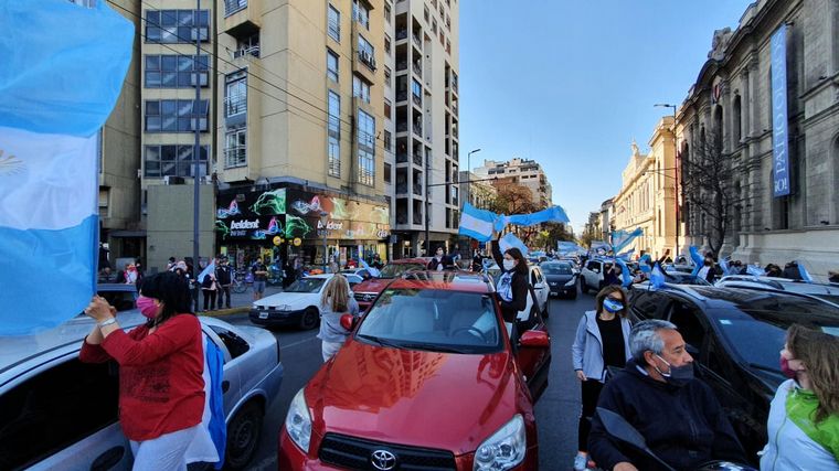 Banderazo contra el Gobierno en el Patio Olmos