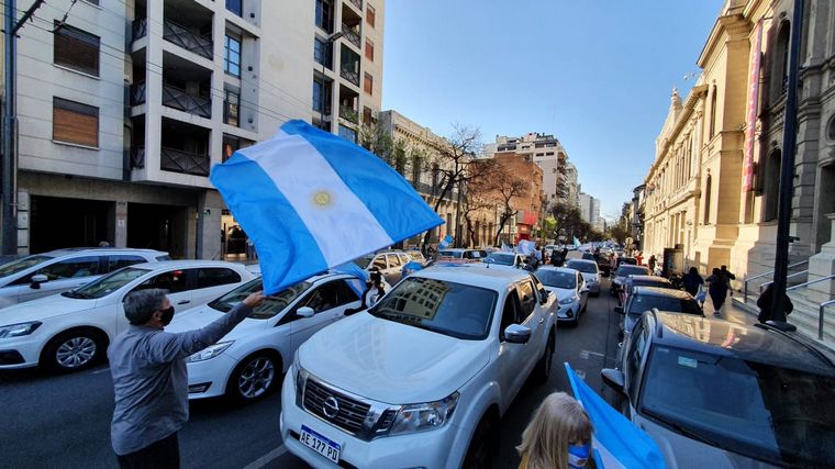 Banderazo contra el Gobierno en el Patio Olmos