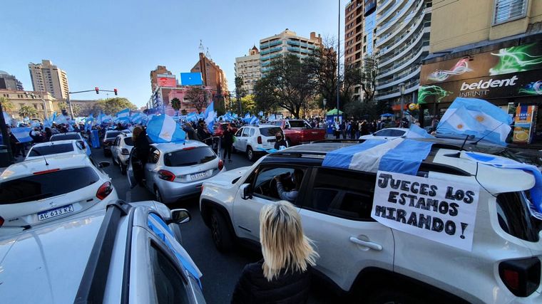 FOTO: Banderazo contra el Gobierno en el Patio Olmos