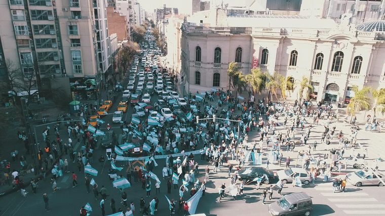FOTO: Banderazo contra el gobierno en Córdoba