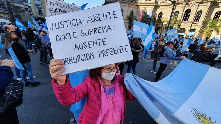 FOTO: Banderazo contra el gobierno en Córdoba
