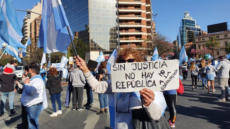 Banderazo contra el gobierno en Córdoba