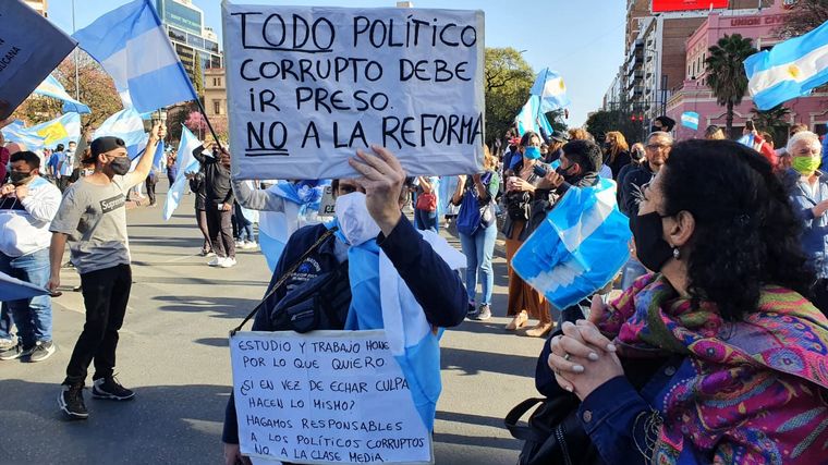 Banderazo contra el gobierno en Córdoba