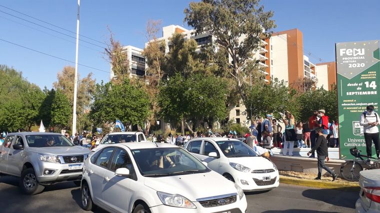 Banderazo contra el gobierno en San Luis.