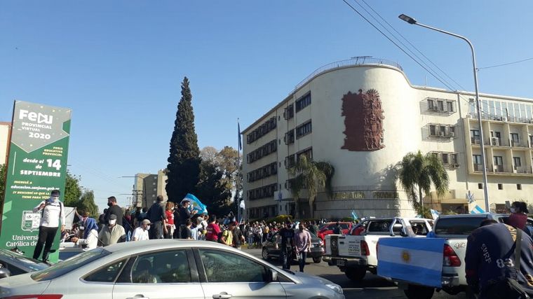 Banderazo contra el gobierno en San Luis.