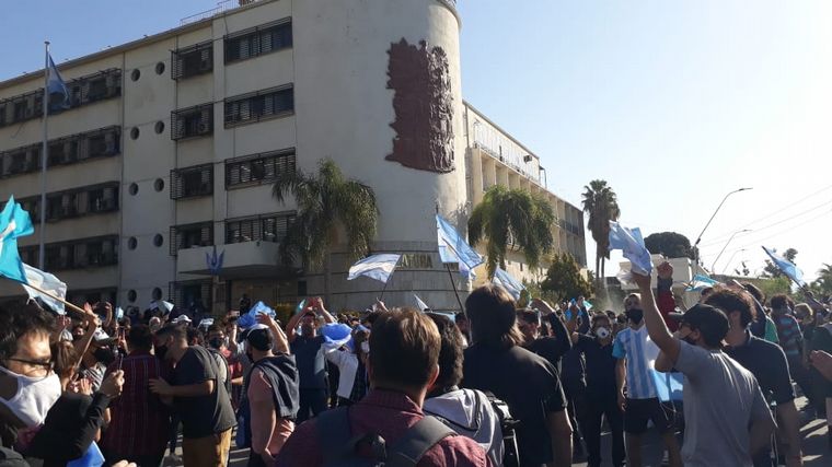 Banderazo contra el gobierno en San Juan.