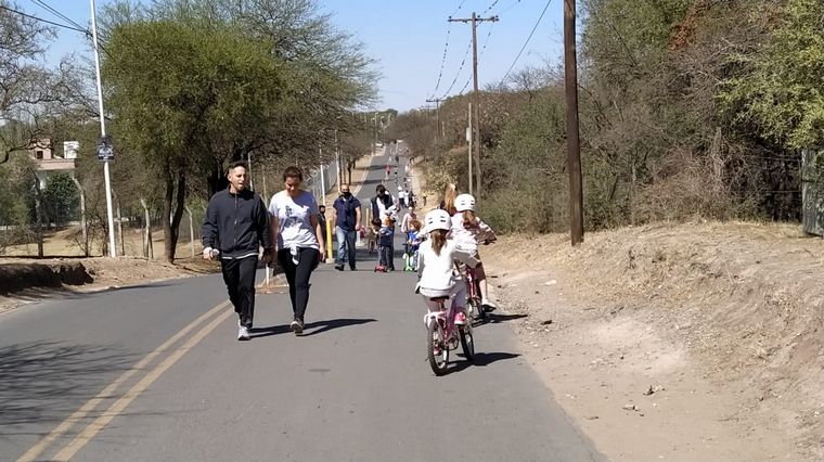 Vecinos lograron la apertura de una peatonal en Villa Warcalde y La Calera.