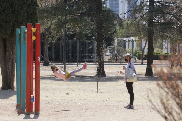 Cierran accesos vehiculares a parques de Córdoba