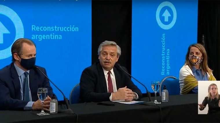 El Presidente pidió ahorrar en pesos" en beneficio de "la producción".