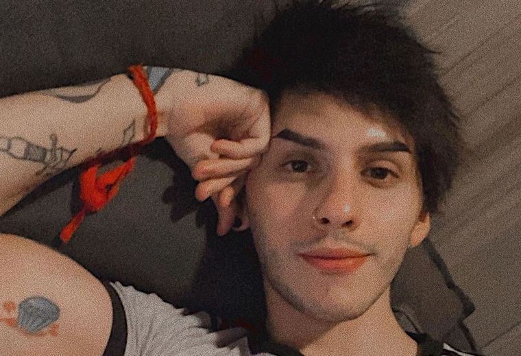 Dyhzy encendió las redes con un desnudo.