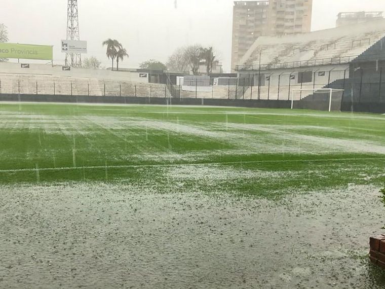 Suspenden 4 amistosos por lluvia.