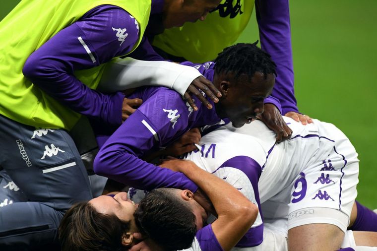 FOTO: Inter lo dio vuelta y le ganó a Fiorentina.
