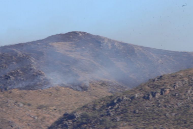 Incendio en el cordón montañoso de La Paisanita.