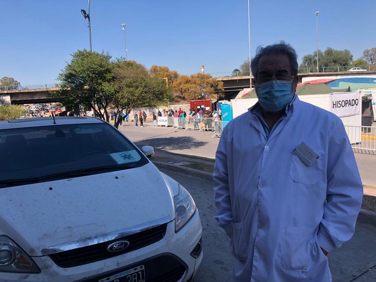 Largas filas para hisoparse en el Polo Sanitario de Córdoba capital.