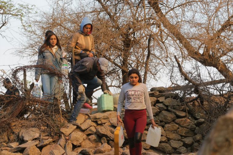 El fuego continúa avanzando en las sierras cordobesas.