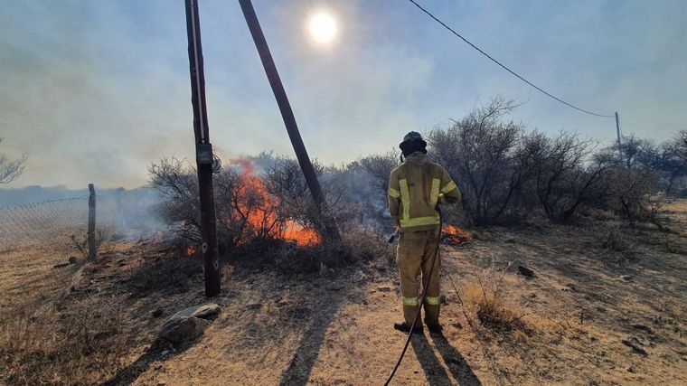 El fuego continúa avanzando en las sierras cordobesas.