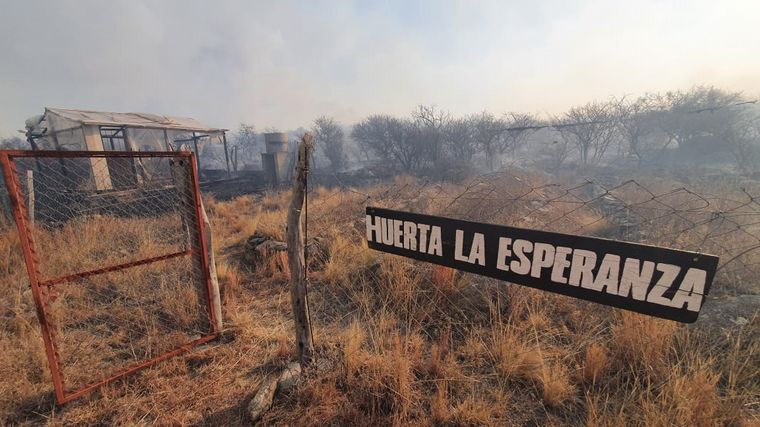 El fuego continúa avanzando en las sierras cordobesas.