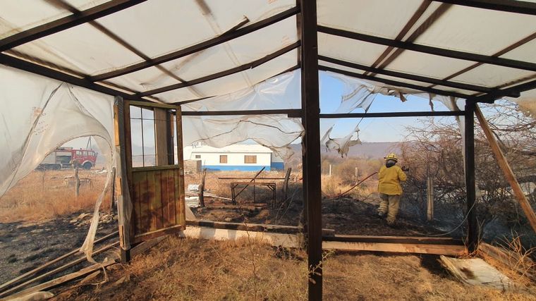 El fuego continúa avanzando en las sierras cordobesas.