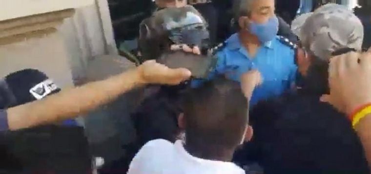 Represión y violencia en una marcha de choferes de La Rioja