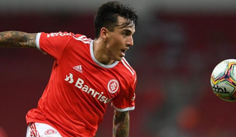 Renzo Saravia y una dura lesión.