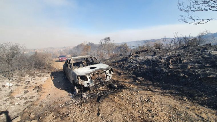 Las llamas no dan tregua en la zona de La Paisanita.