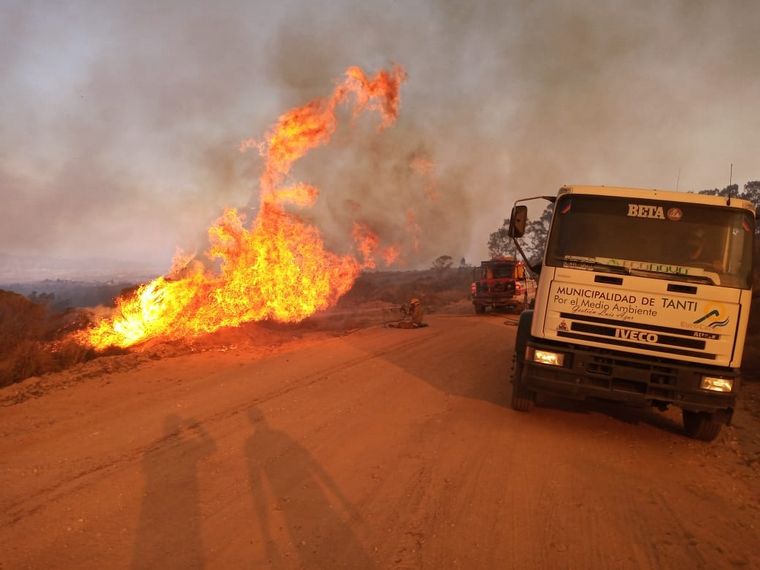 Las llamas azotaron la zona de la localidad de Tanti (Gentileza)