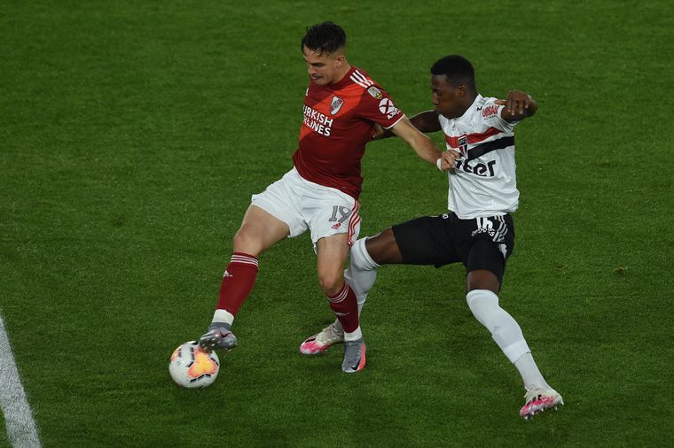 Escena del partido River-San Pablo en Avellaneda.