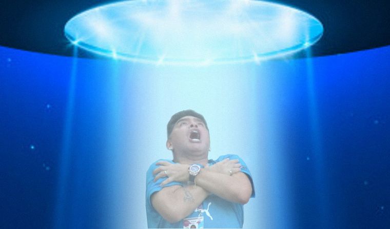 ¿Maradona abducido por extraterrestres?