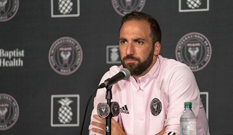 Pipita Higuaín se molestó cuando le preguntaron por la Selección.