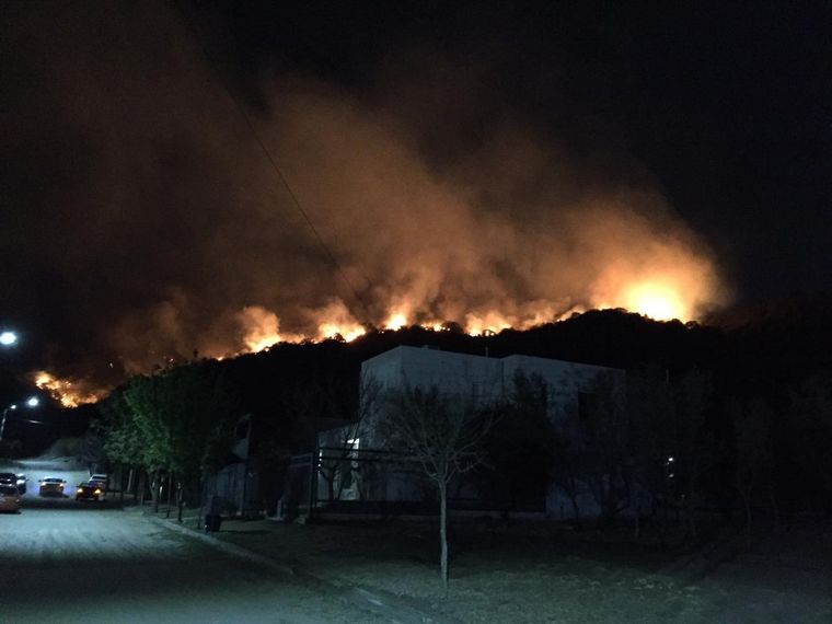 Siguen fuera de control las llamas en San Luis