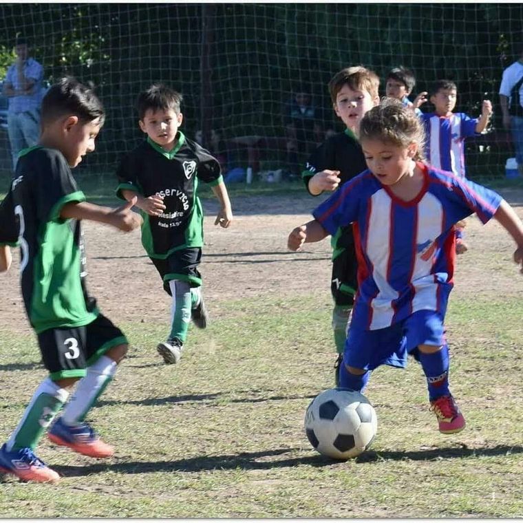 Felicitas Flores, tiene sólo 7 años y se perfila como una promesa del fútbol