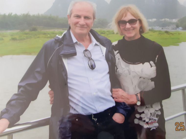 Hoy en día, Pablo vive en Roma junto a su esposa e hijo.