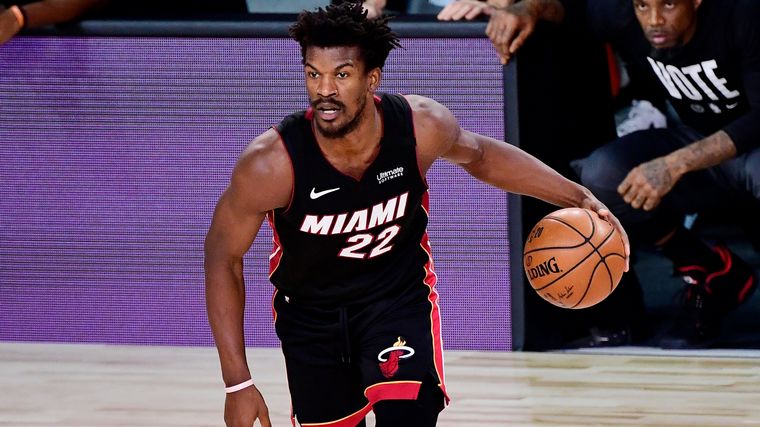 Jimmy Butler, la gran figura del tercer juego entre Miami y los Lakers.