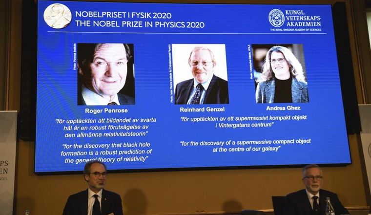 Roger Penrose, Reinhard Genzel y Andrea Ghez, Nobel de Física 2020.