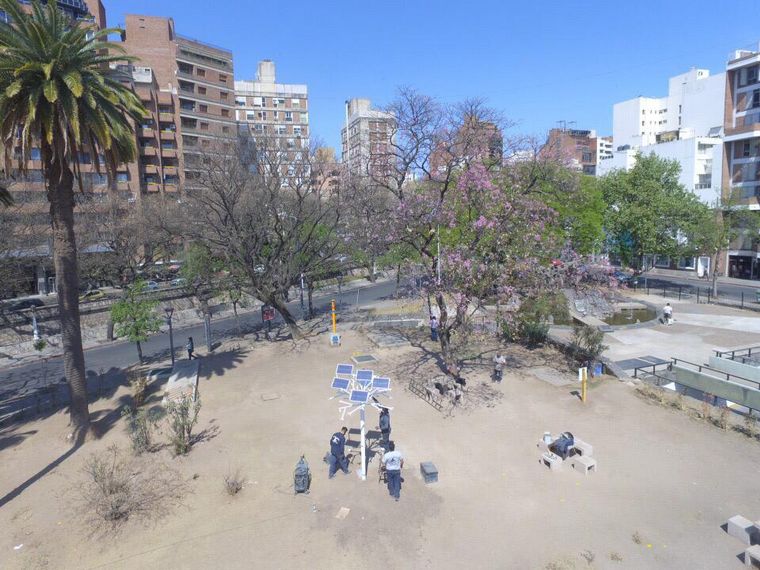 Instalaron el primer “árbol solar” de la ciudad de Córdoba