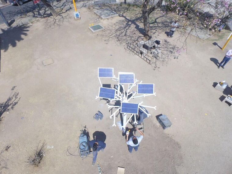 Instalaron el primer “árbol solar” de la ciudad de Córdoba