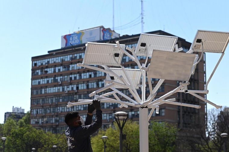 Instalaron el primer “árbol solar” de la ciudad de Córdoba