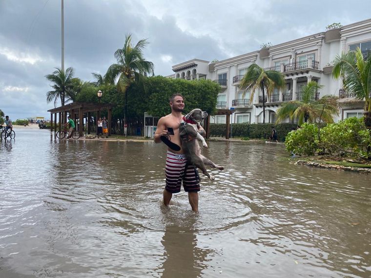 El paso del huracán Delta en Playa del Carmen, México