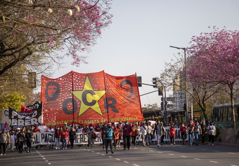 Militantes de izquierda, en la protesta en Buenos Aires.