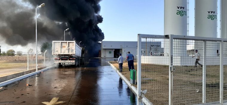 Incendio en un depósito de gasoil de YPF Agro en Córdoba.