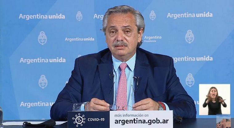 Según la publicación, el gobierno de Fernández "enfrenta una presión para devaluar"