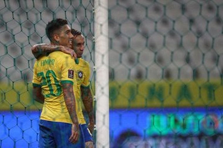 FOTO: Brasil goleó por 5 a 0 a Bolivia 