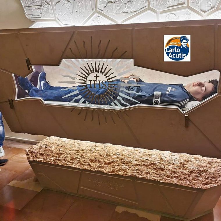 Acutis falleció el 12 de octubre de 2006, tras ser diagnosticado con leucemia.