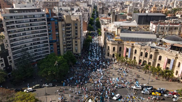 AUDIO: Banderazo contra el Gobierno en distintos puntos del país