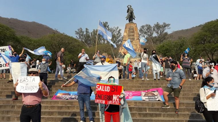 AUDIO: Vecinos de todo el país participaron del banderazo nacional