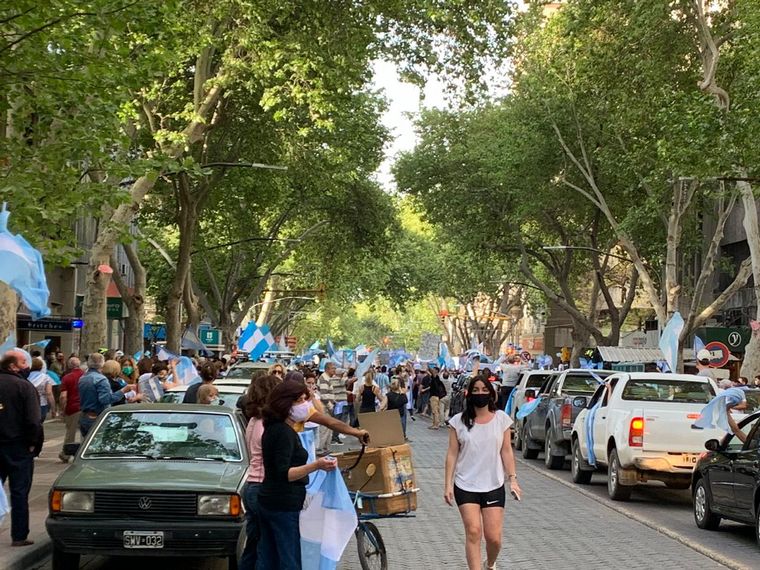 FOTO: Banderazo del 12O en Salta