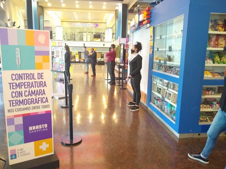 Los shoppings porteños reabrieron sus puertas este miércoles.