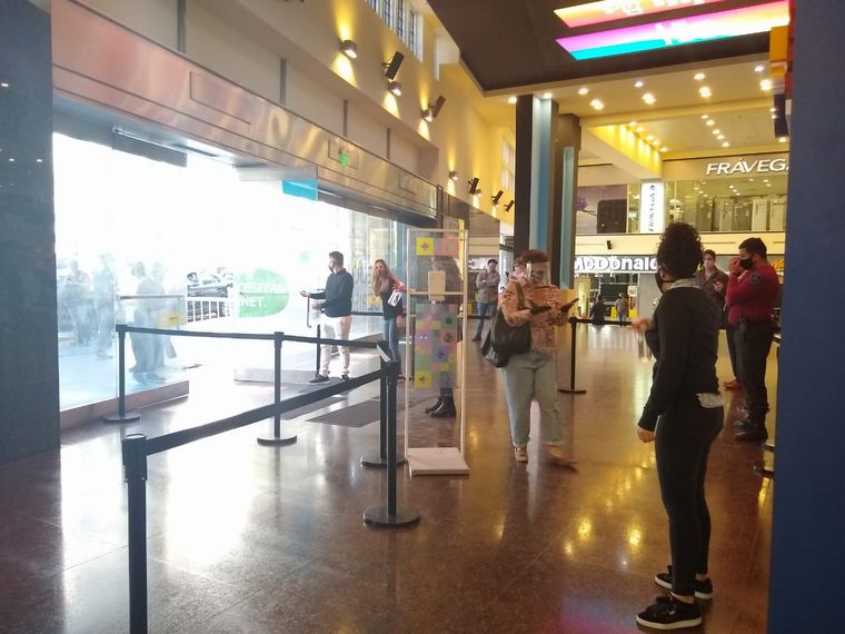 Los shoppings porteños reabrieron sus puertas este miércoles.