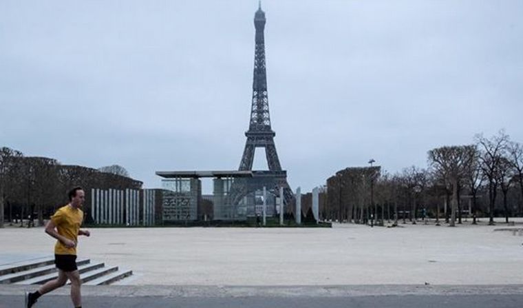 Desde el sábado regirá el toque de queda en nueve ciudades de Francia.