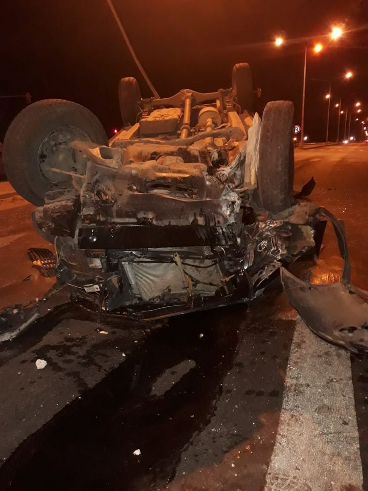 Tres heridos en un espectacular choque en Santa Fe.